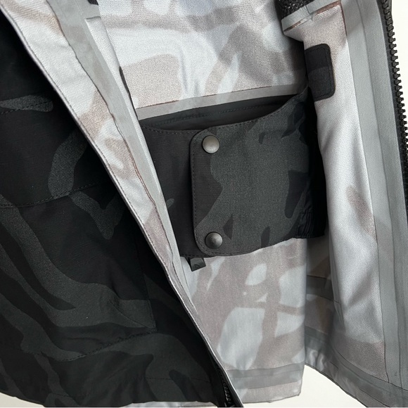THE NORTH FACE x KAWS Freeride Jacket - Picture 12 of 16
